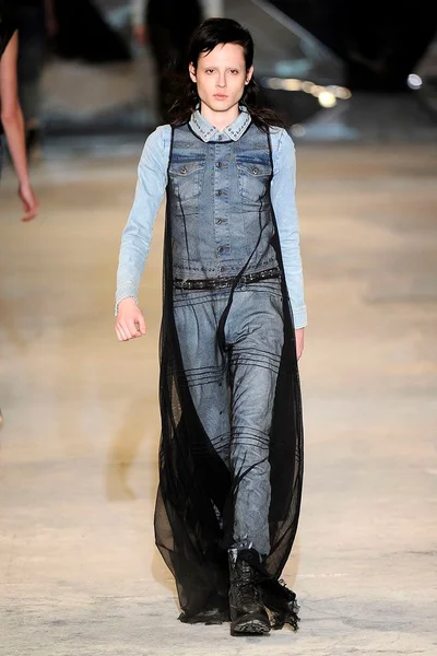 Look 32